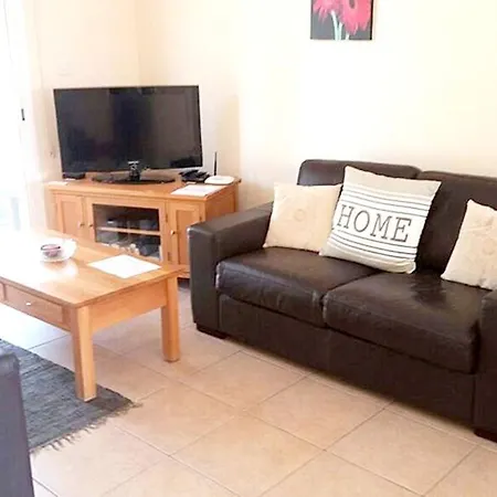 Apartment Spacious In With Shared Pool *
