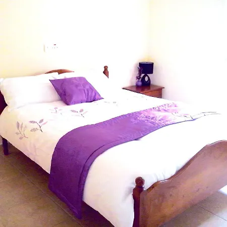 Spacious In With Shared Pool