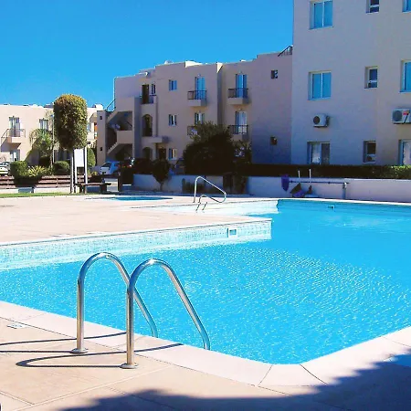 Spacious In With Shared Pool * Mandria (Paphos)